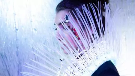 ロンドン大学カレッジ(UCL)によるケーブルタイ取り付けアート 
HUA WEI INDUSTRIAL株式会社の協賛 - EMO - UCL からのケーブルタイインストールアート